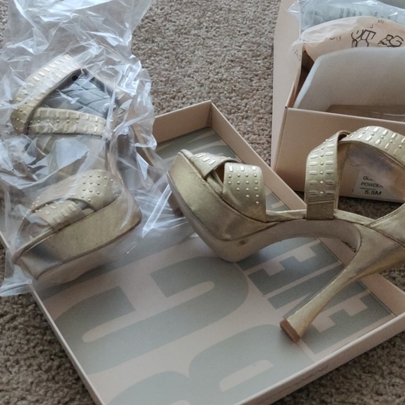 BCBGeneration Maddison gold sandals size 5.5M - Picture 4 of 8